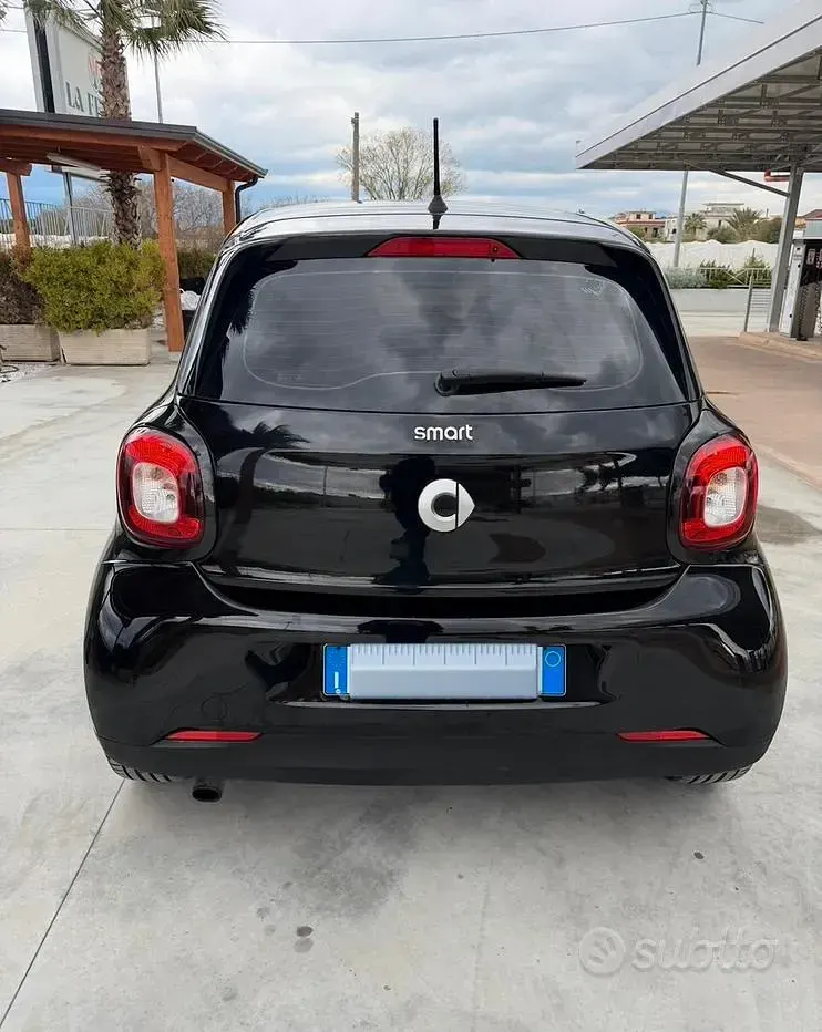 Begagnad Smart ForFour 71 HK (52 kW) 2016 Svart Halvkombi