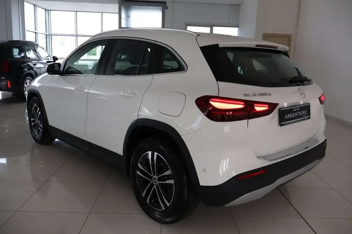 Usata Mercedes GLA180 Advanced 116 CV (85 kW) 2025 Bianco SUV