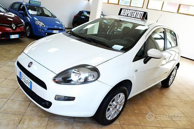Usata Fiat Punto Lounge 77 CV (56 kW) 2014 Bianco Utilitaria