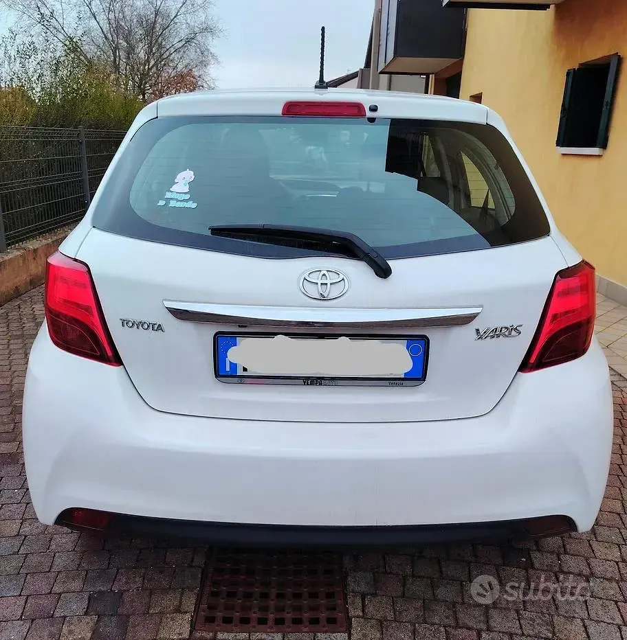 Usata Toyota Yaris 2016 Bianco Berlina