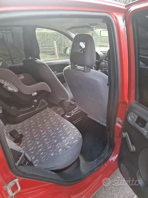 Usata Fiat Panda 4x4 Climbing 69 CV (50 kW) 2011 Rosso Utilitaria