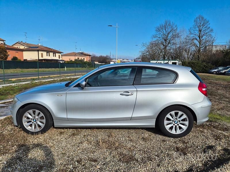 Usata BMW 116 122 CV (89 kW) 2010 Grigio Utilitaria
