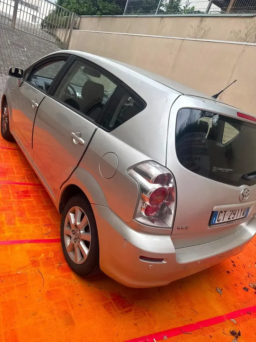 Usata Toyota Corolla Verso Sol 129 CV (94 kW) 2005 Argento Monovolume