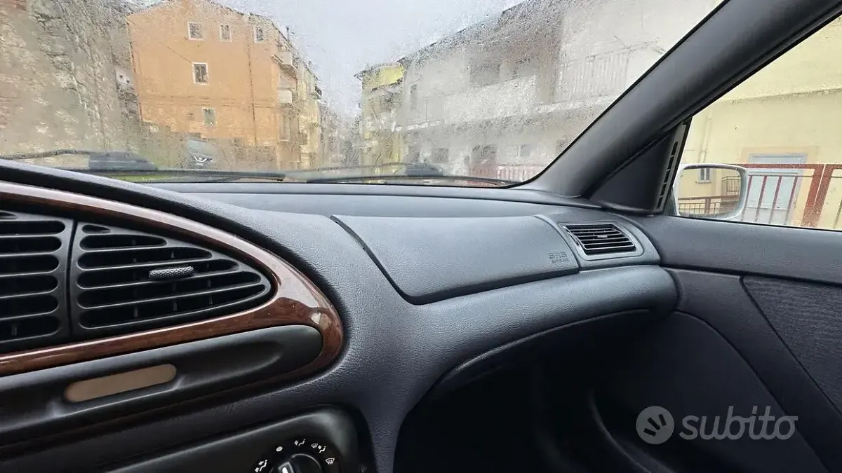 Usata Ford Mondeo Ghia 132 CV (97 kW) 1998 Grigio Berlina
