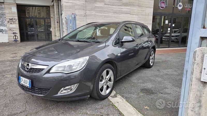 Usata Opel Astra 110 CV (80 kW) 2012 Grigio Station wagon