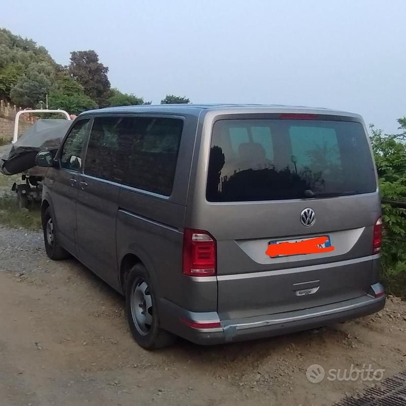 Usata VW Caravelle Comfortline 204 CV (150 kW) 2015 Grigio Furgone