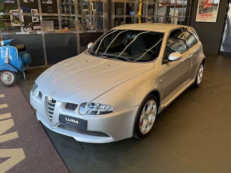 Usata Alfa Romeo 147 GTA 252 CV (185 kW) 2005 Grigio sterling Utilitaria