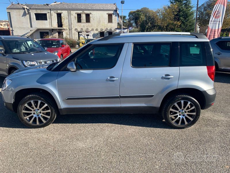 Blu Usata 2012 Skoda Yeti SUV | 8600 € (Molto cara) - Immagine 1/4