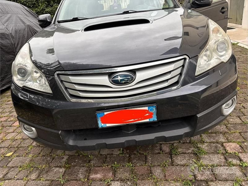 Usata Subaru Outback 2011 Blu Station wagon