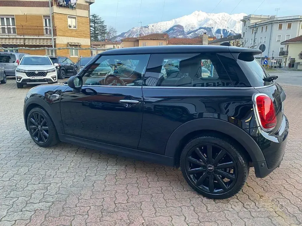Usata Mini ONE 102 CV (75 kW) 2018 Nero Utilitaria