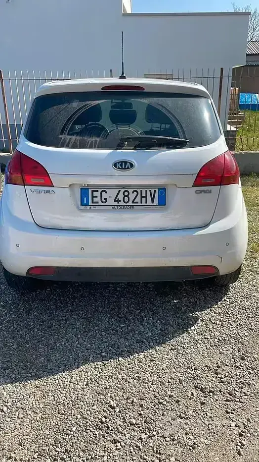 Usata Kia Venga 115 CV (84 kW) 2011 Bianco Utilitaria