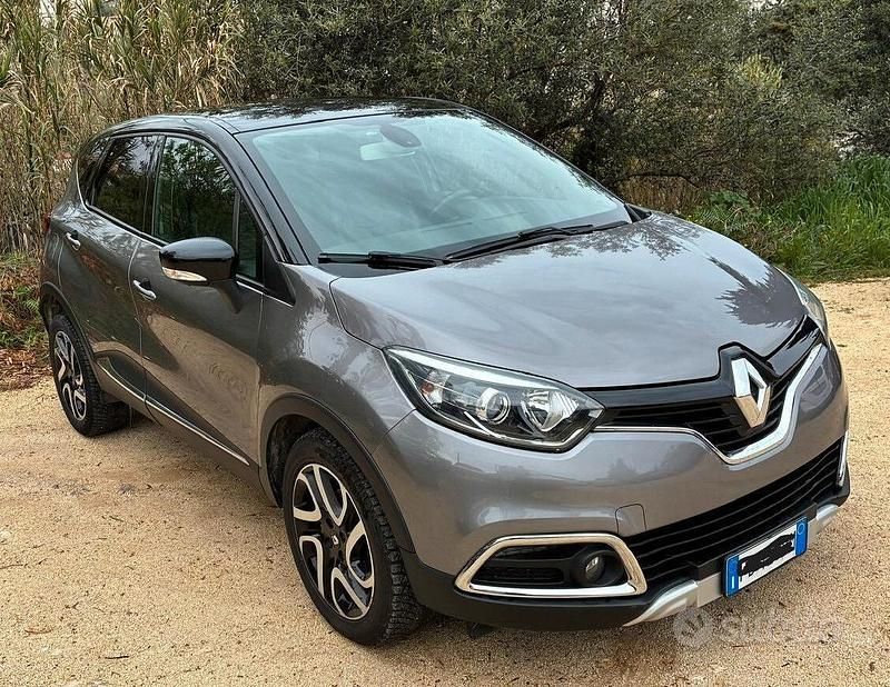 Usata Renault Captur Intens 90 CV (66 kW) 2016 Grigio SUV