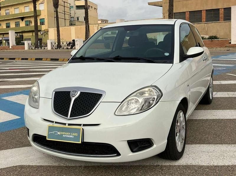 Usata Lancia Ypsilon 60 CV (44 kW) 2009 Bianco Utilitaria