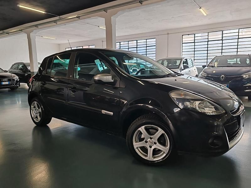 Usata Renault Clio II Luxe 101 CV (74 kW) 2011 Nero Berlina