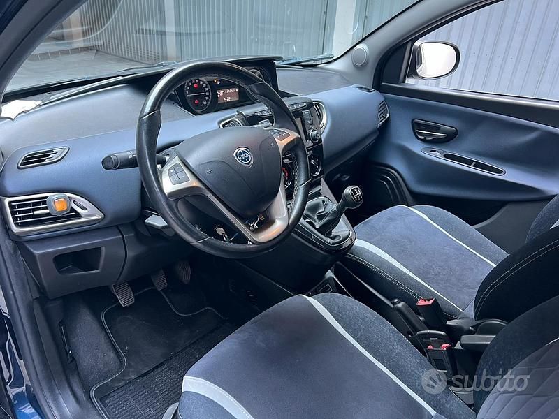 Usata Lancia Ypsilon 95 CV (69 kW) 2016 Blu Utilitaria
