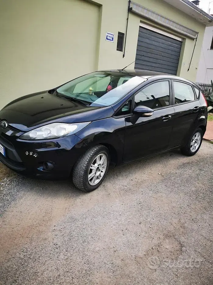 Usata Ford Fiesta 70 CV (51 kW) 2011 Nero Berlina