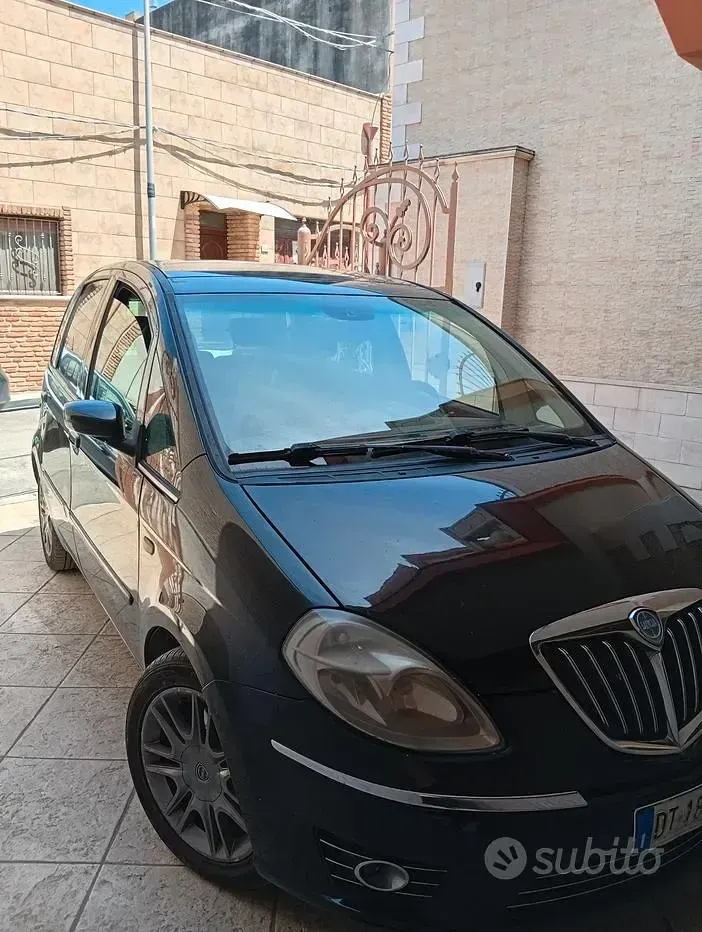 Usata Lancia Musa 120 CV (88 kW) 2009 Nero Monovolume