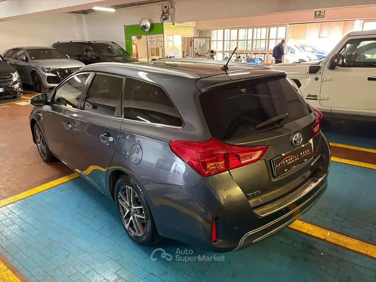 Usata Toyota Auris Hybrid Lounge 99 CV (72 kW) 2014 Blu/azzurro Station wagon