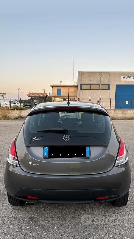 Usata Lancia Ypsilon Gold 95 CV (69 kW) 2017 Utilitaria