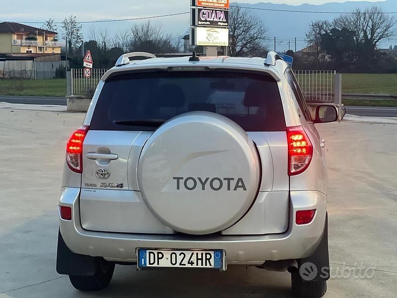 Usata Toyota RAV4 136 CV (100 kW) 2008 Grigio SUV