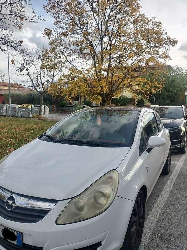 Usata Opel Corsa Enjoy 80 CV (58 kW) 2010 Berlina