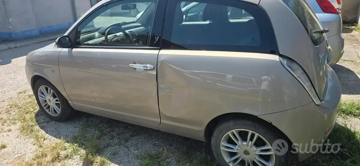 Usata Lancia Ypsilon 90 CV (66 kW) 2008 Marrone Utilitaria