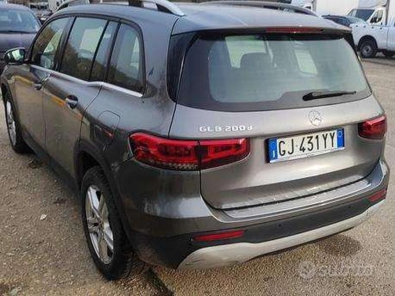 Usata Mercedes GLB200 Business 150 CV (110 kW) 2022 Grigio SUV