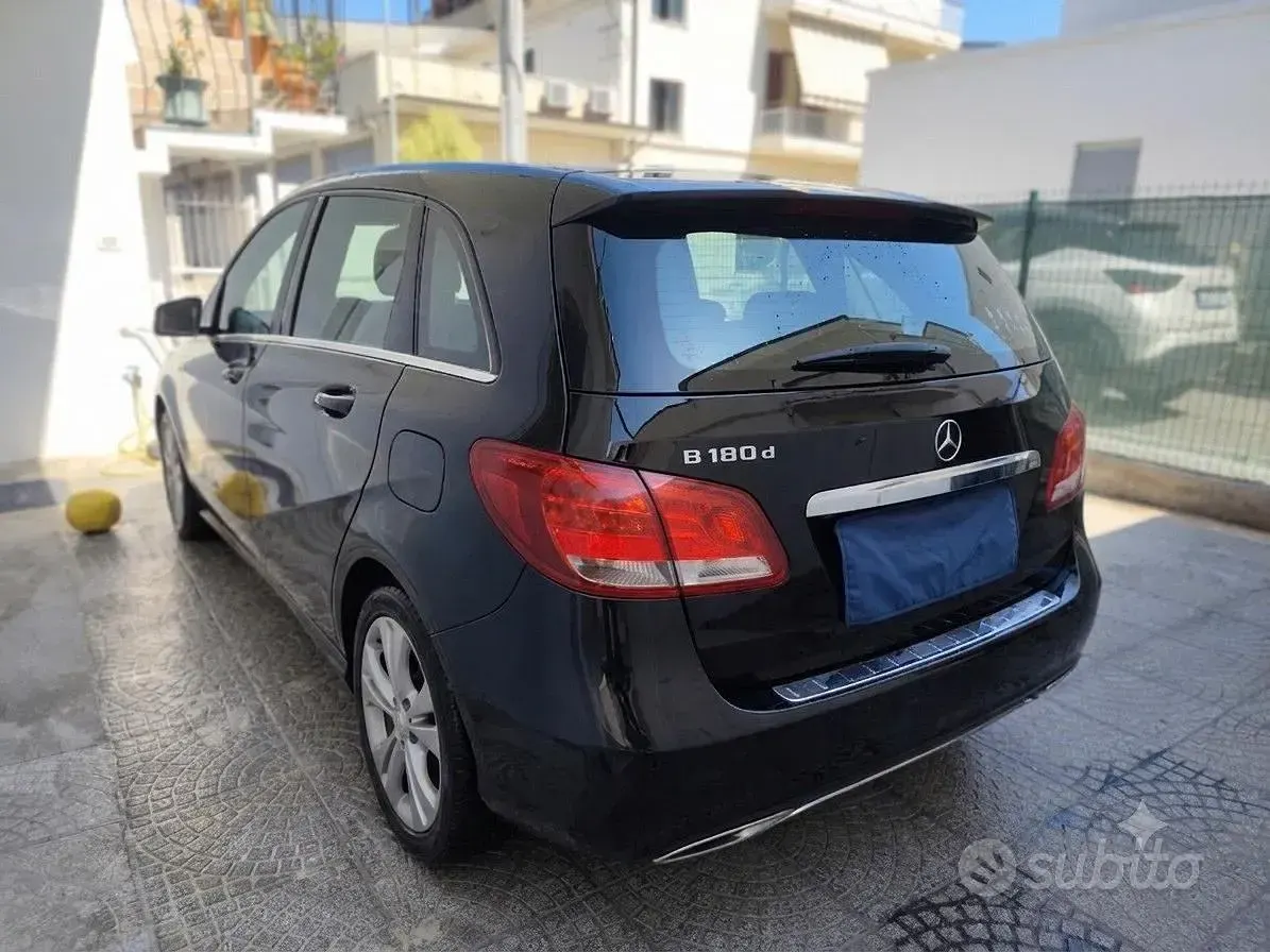 Usata Mercedes 180 109 CV (80 kW) 2015 Nero Berlina