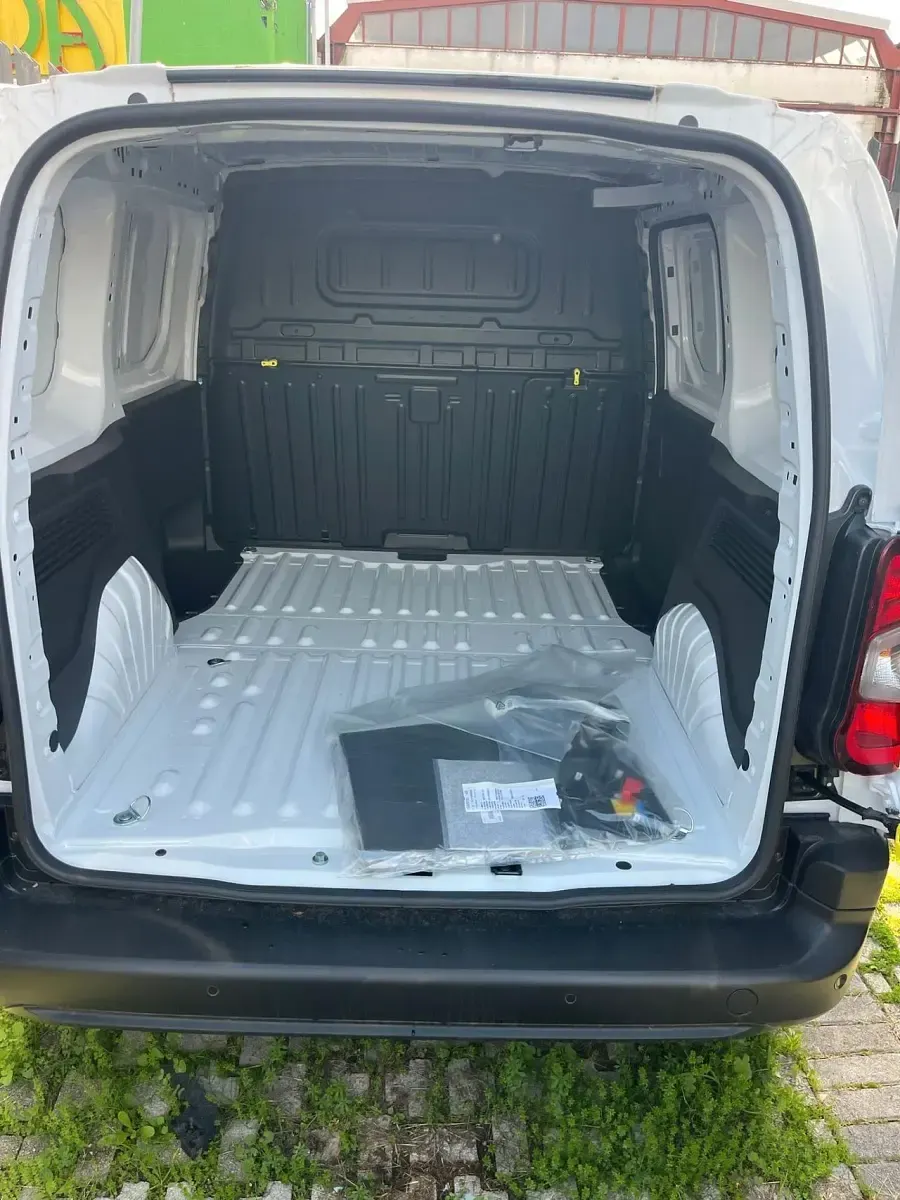 Nuova Opel Combo 101 CV (74 kW) 2026 Bianco Monovolume
