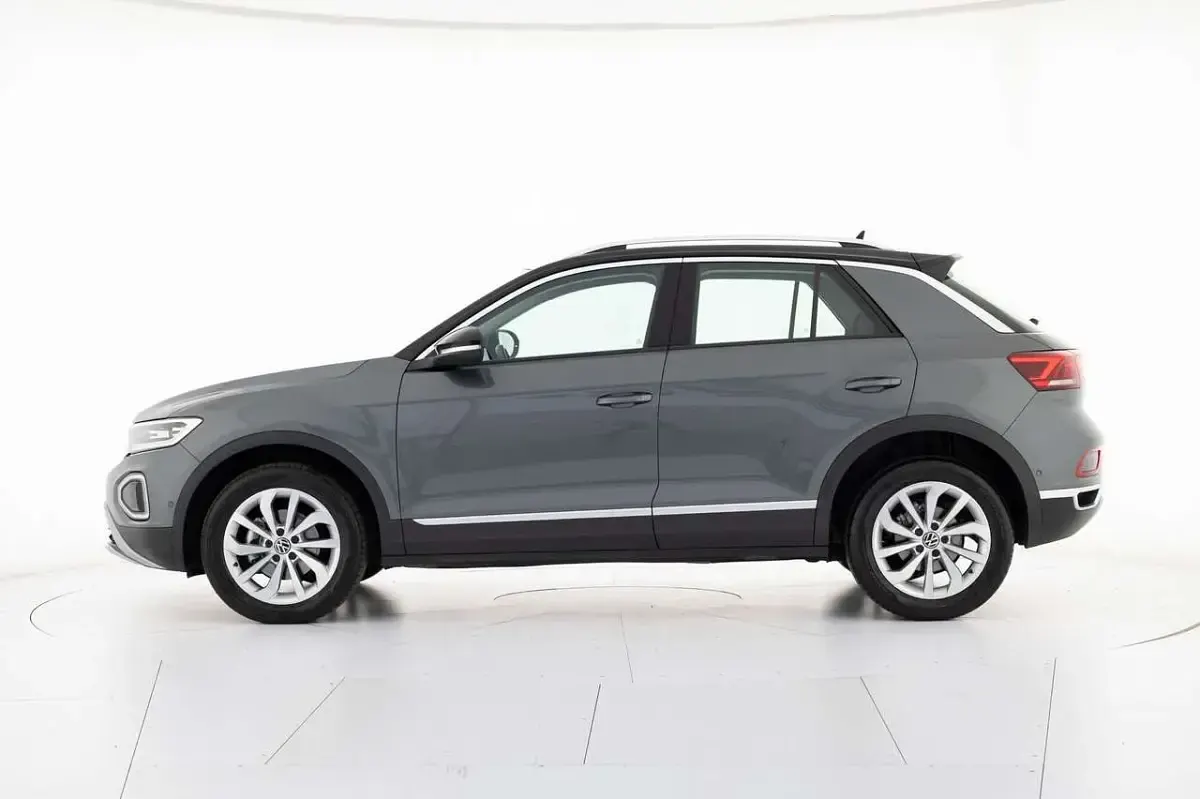 Usata VW T-Roc Style 116 CV (85 kW) 2025 Grigio SUV
