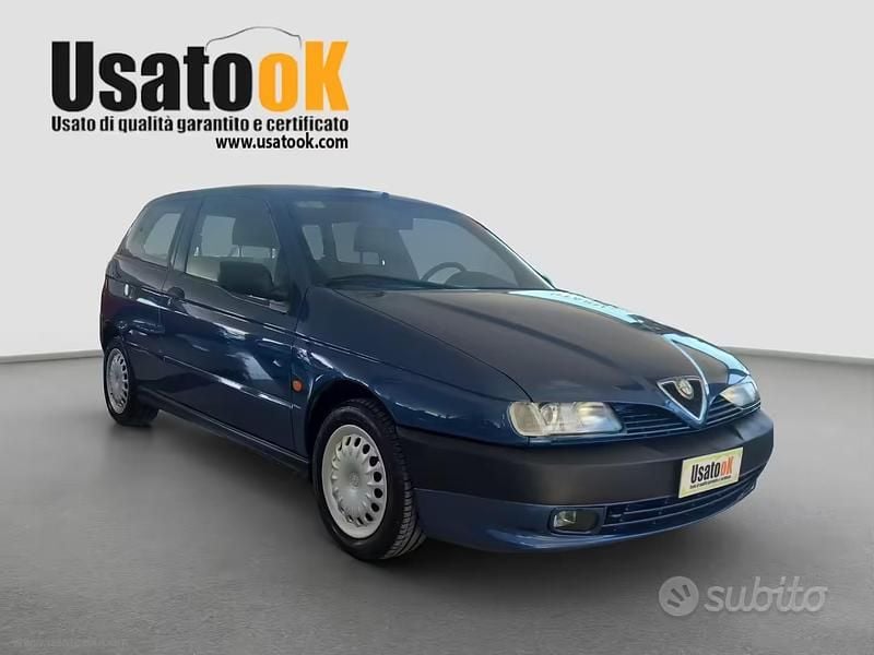 Usata Alfa Romeo 145 103 CV (75 kW) 1997 Blu Utilitaria