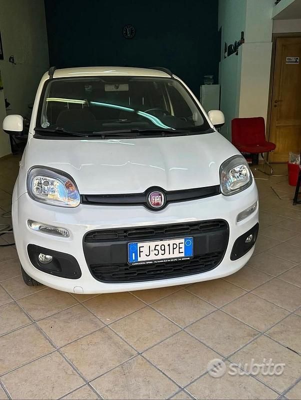 Bianco Usata 2017 Fiat Panda Lounge Tre volumi | 7400 € (Buon prezzo) - Immagine 1/4