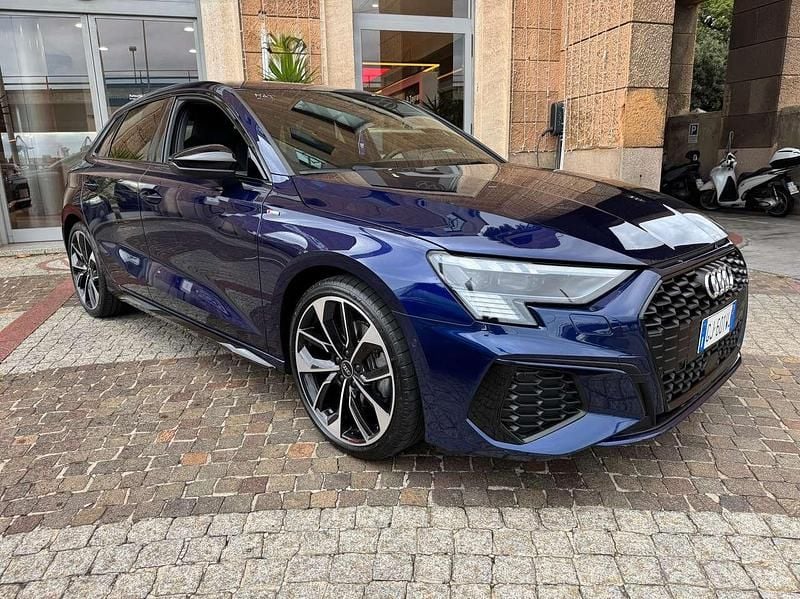 Blu/azzurro Usata 2022 Audi A3 S-Line Tre volumi | 32.800 € (Molto cara) - Immagine 1/4