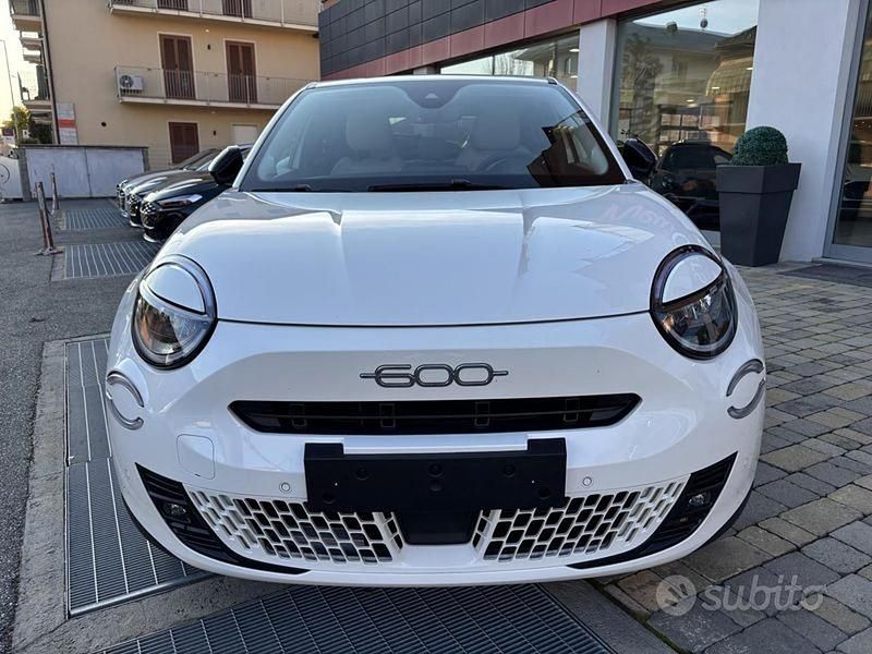 Usata Fiat 600 La Prima 110 CV (80 kW) 2025 Bianco SUV