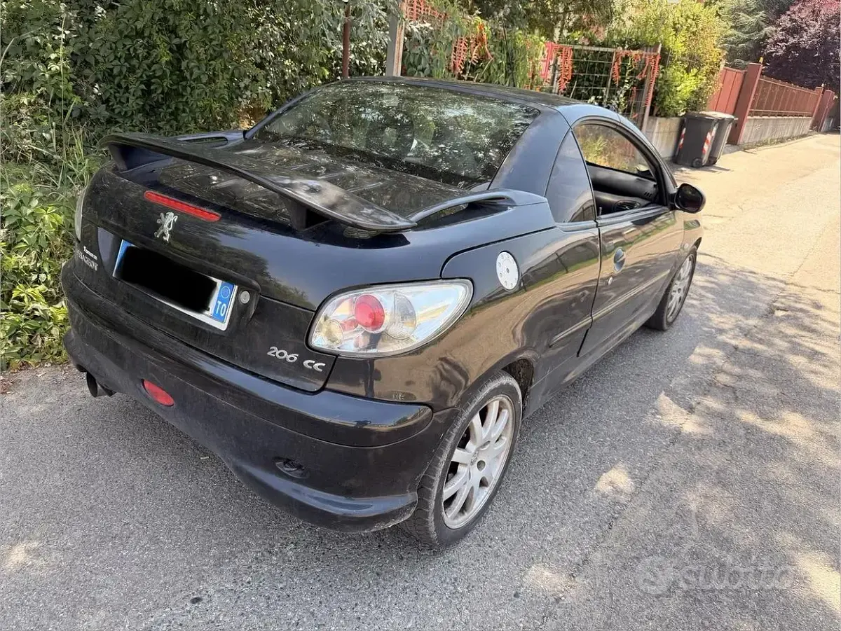Usata Peugeot 206 CC 109 CV (80 kW) 2003 Nero Cabrio