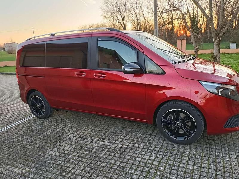 Usata Mercedes V220 163 CV (119 kW) 2022 Rosso Monovolume