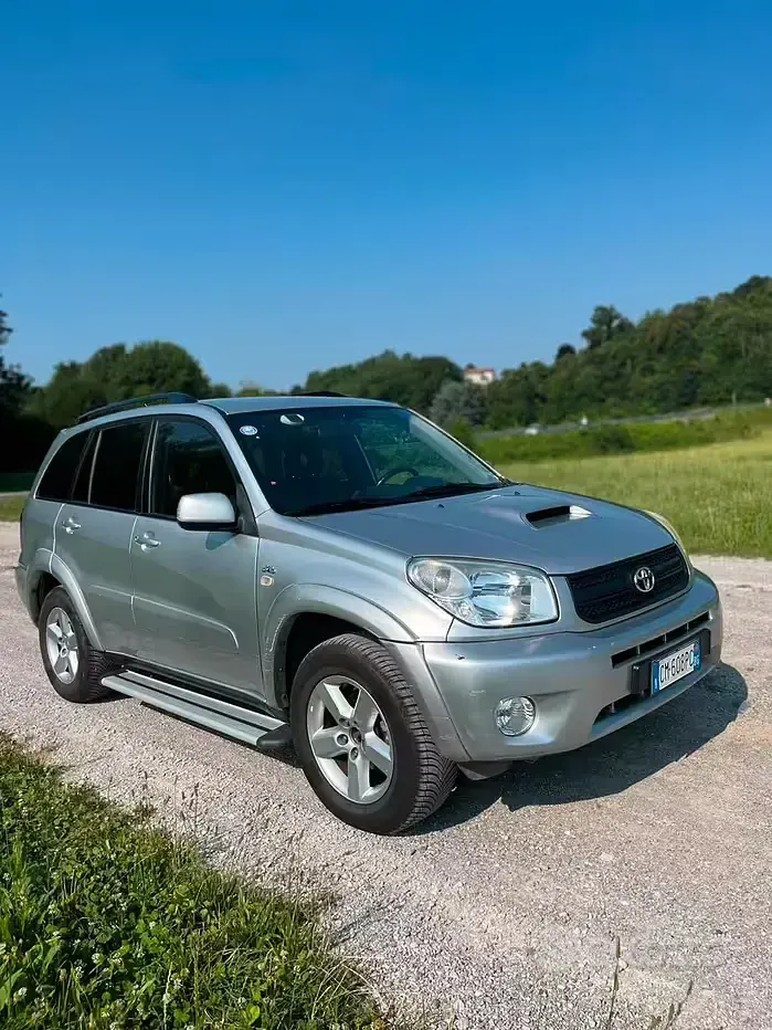 Usata Toyota RAV4 150 CV (110 kW) 2004 Grigio SUV