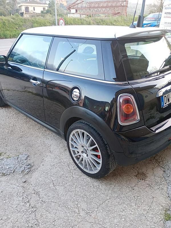 Usata Mini Cooper D Chili 115 CV (84 kW) 2009 Nero Utilitaria