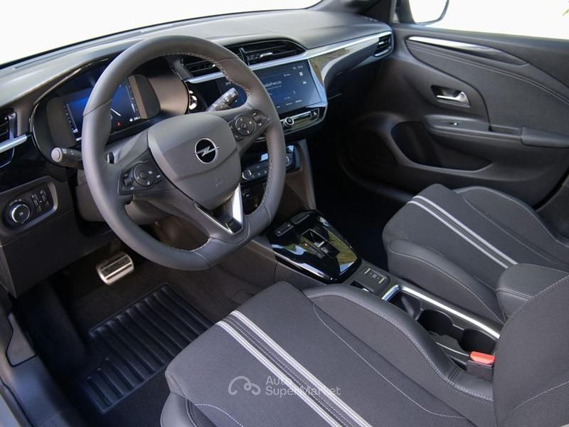 Usata Opel Corsa 101 CV (74 kW) 2024 Argento Berlina