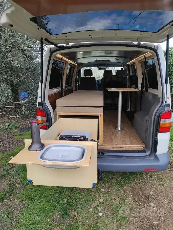 Usata VW Caravelle 102 CV (75 kW) 2007 Furgone