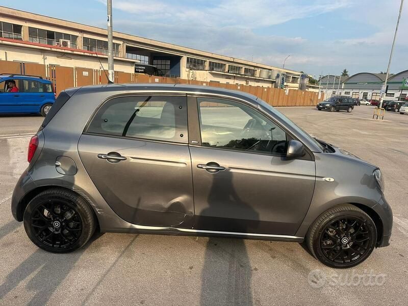 Usata Smart ForFour 71 CV (52 kW) 2019 Grigio Utilitaria