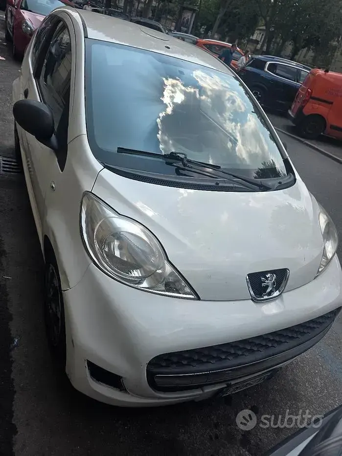 Usata Peugeot 107 68 CV (50 kW) 2012 Utilitaria