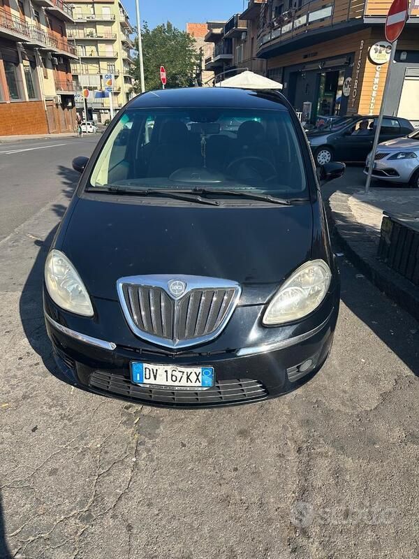 Usata Lancia Musa 75 CV (55 kW) 2008 Nero Monovolume
