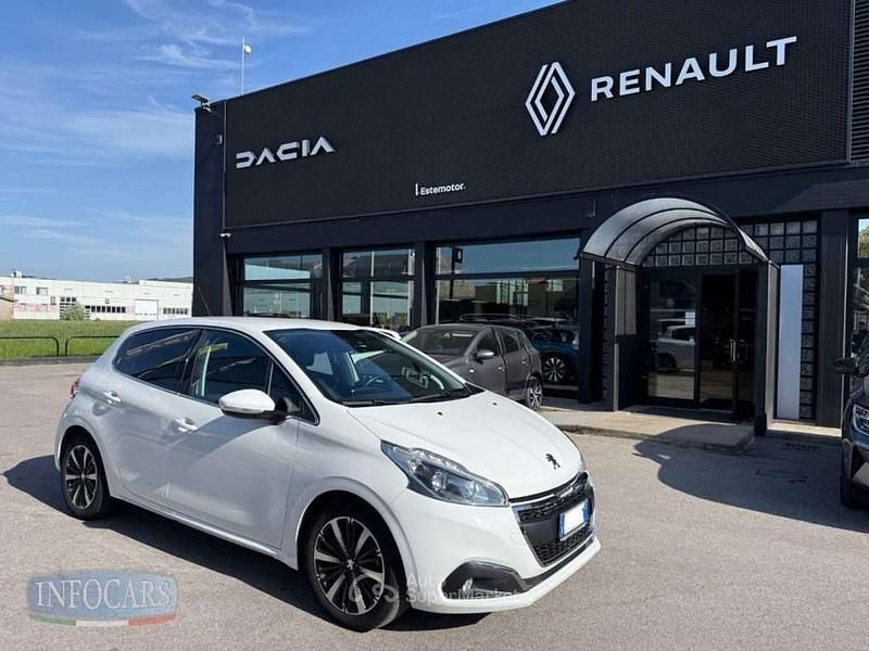 Usata Peugeot 208 Allure 102 CV (75 kW) 2019 Bianco pastello Utilitaria