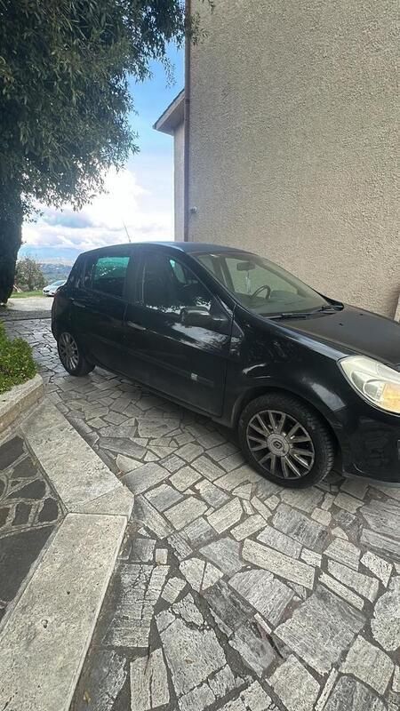 Nero Usata 2007 Renault Clio II Berlina | 2800 € (Buon prezzo) - Immagine 1/4