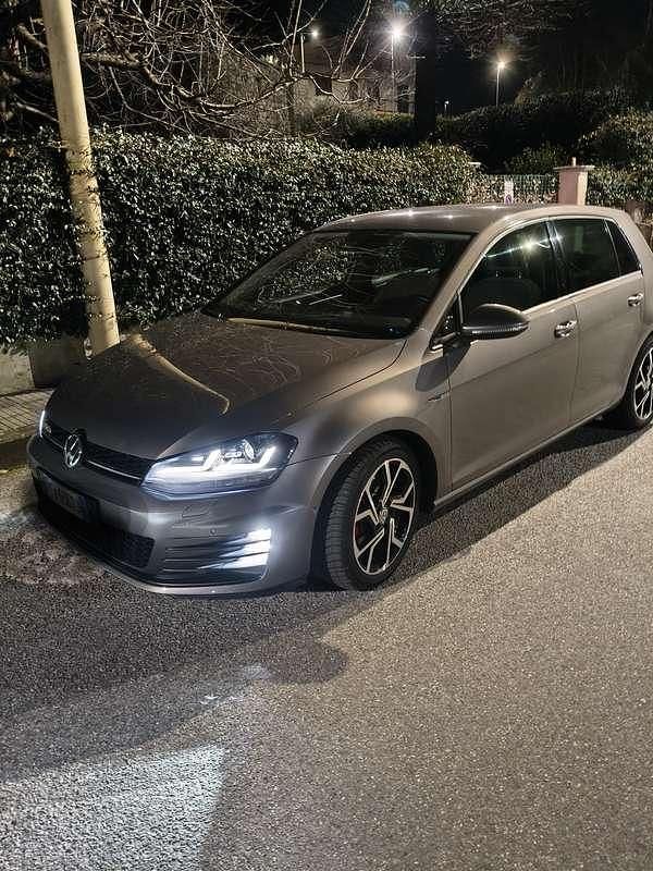Usata VW Golf VII Comfortline 110 CV (80 kW) 2015 Oro Berlina