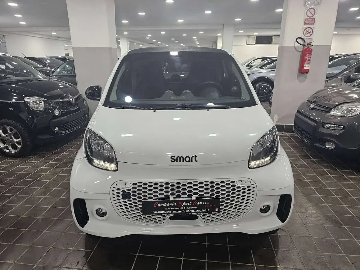 Usata Smart ForTwo Coupé Prime 41 kW (56 CV) 2021 Total white metallizzato Utilitaria