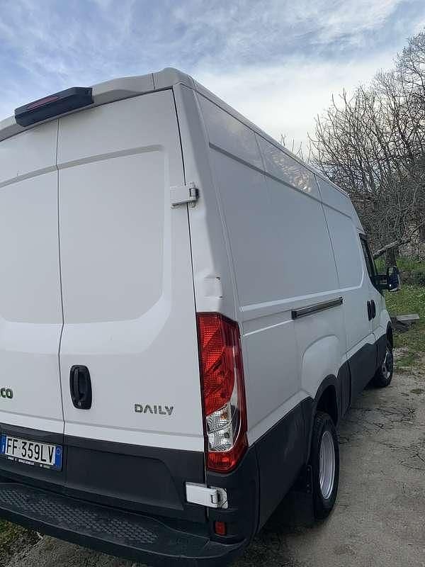 Usata Iveco Daily 156 CV (114 kW) 2015