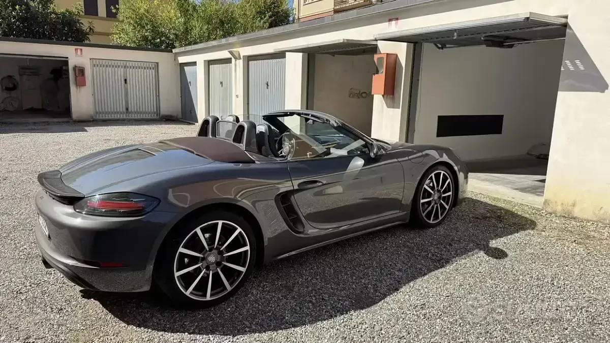 Usata Porsche 718 Boxster 300 CV (220 kW) 2019 Grigio Cabrio