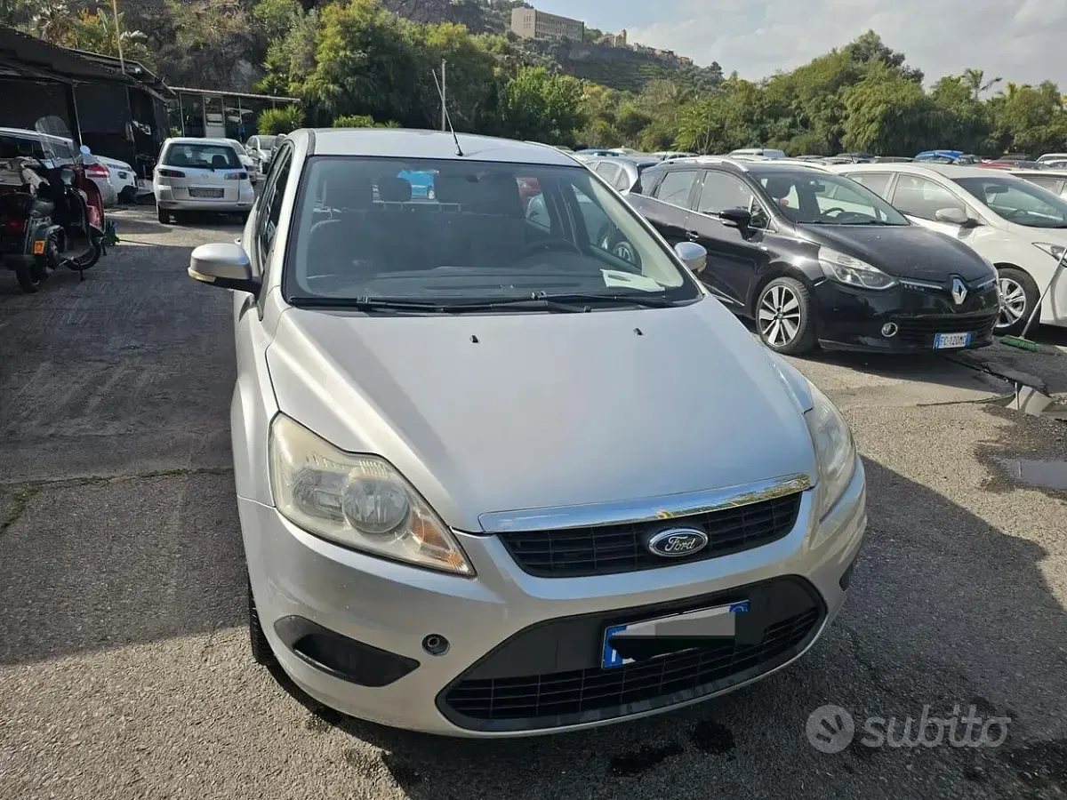 Usata Ford Focus 109 CV (80 kW) 2010 Grigio Berlina